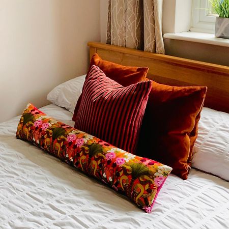 The Lake House, Woking Extérieur photo