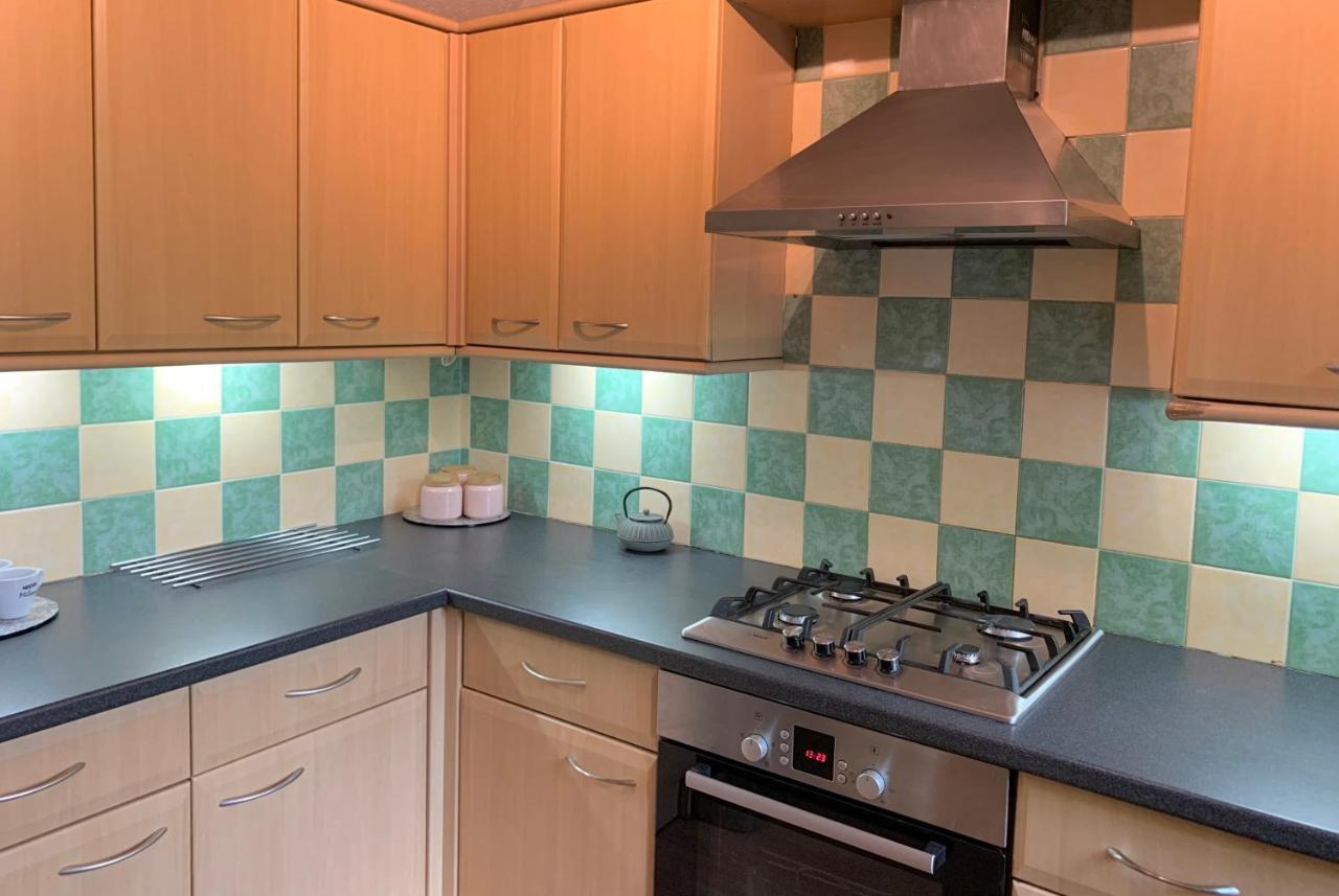The Lake House, Woking Extérieur photo