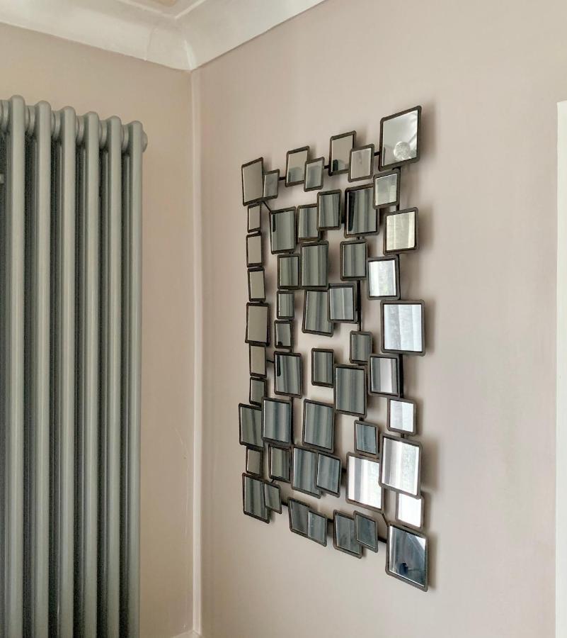 The Lake House, Woking Extérieur photo