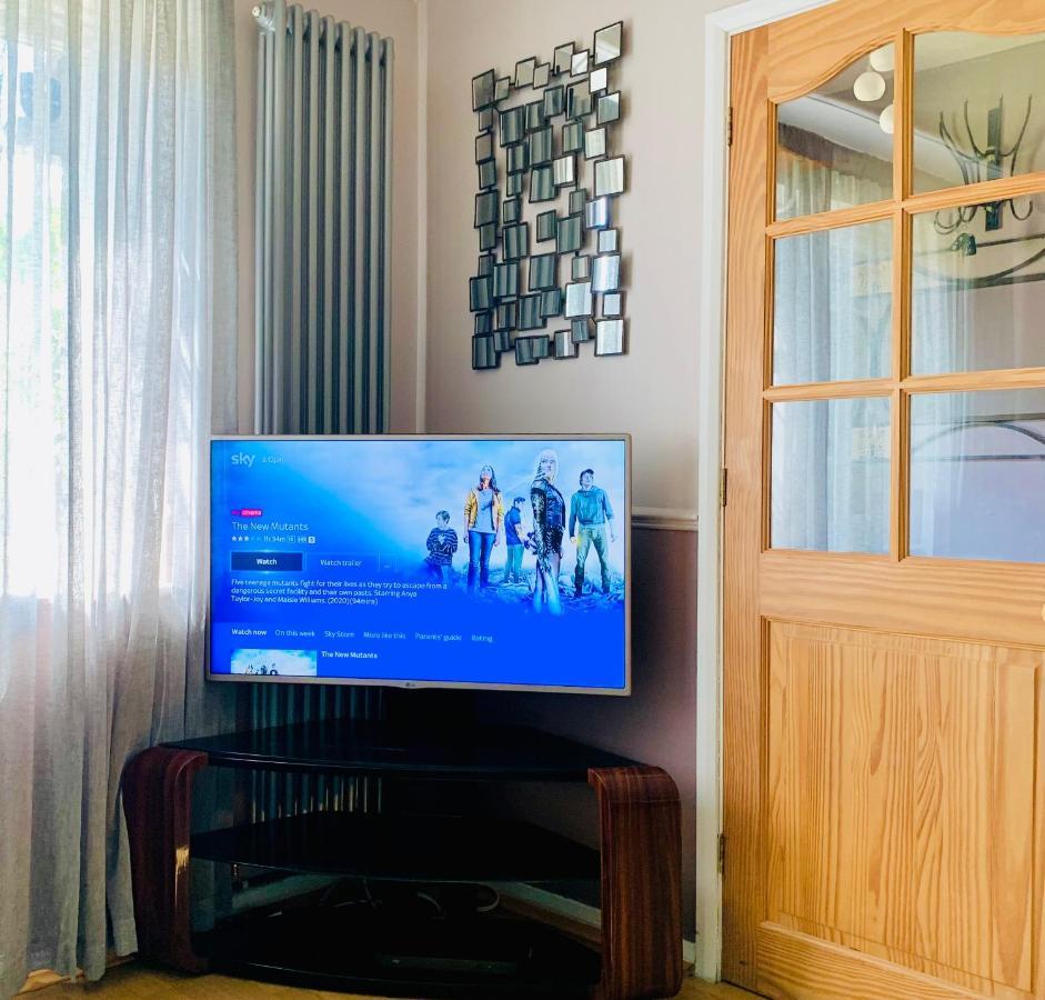 The Lake House, Woking Extérieur photo
