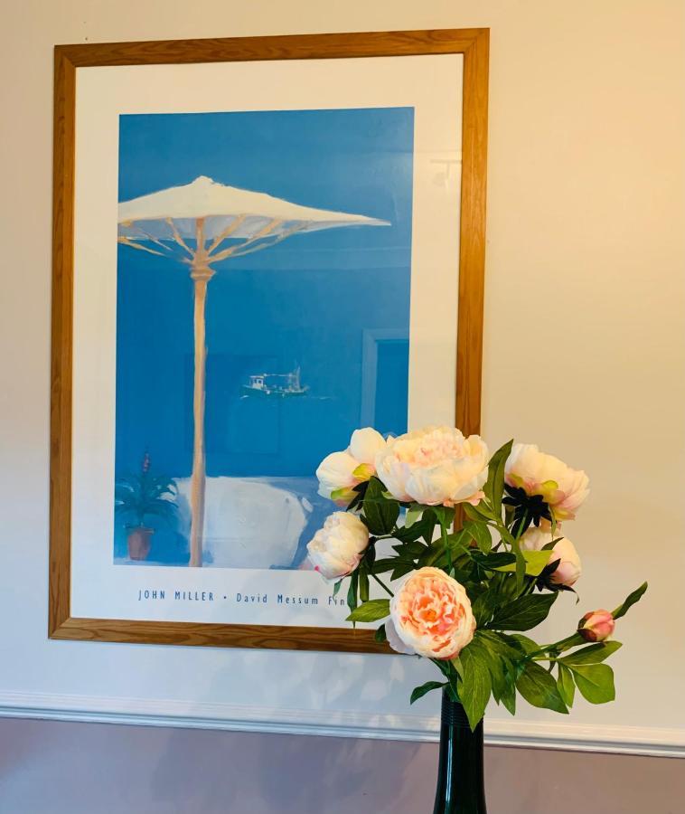 The Lake House, Woking Extérieur photo