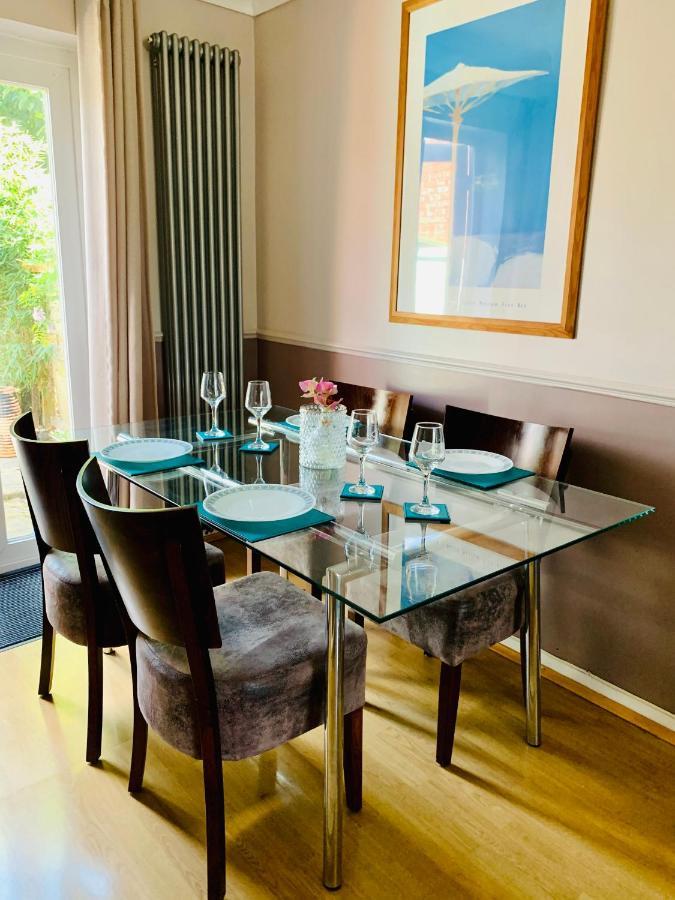 The Lake House, Woking Extérieur photo