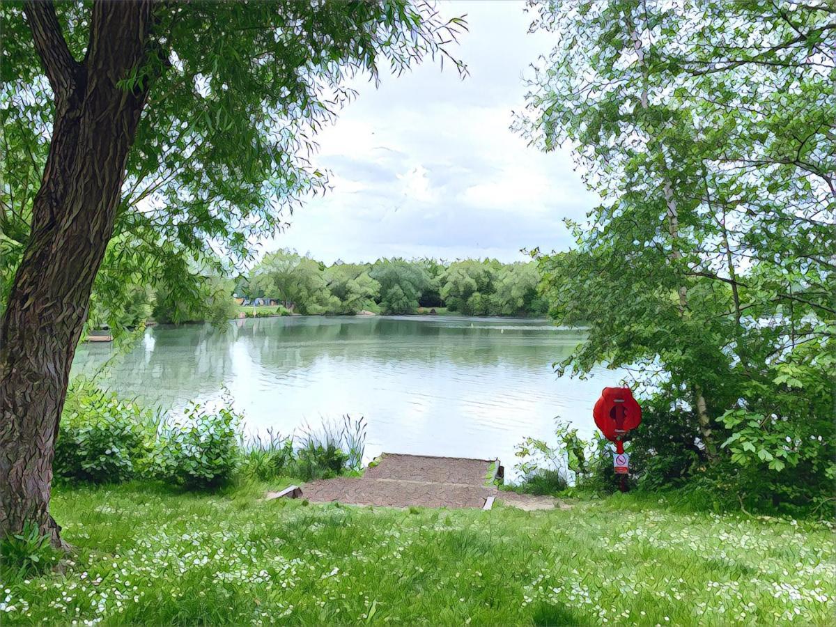 The Lake House, Woking Extérieur photo