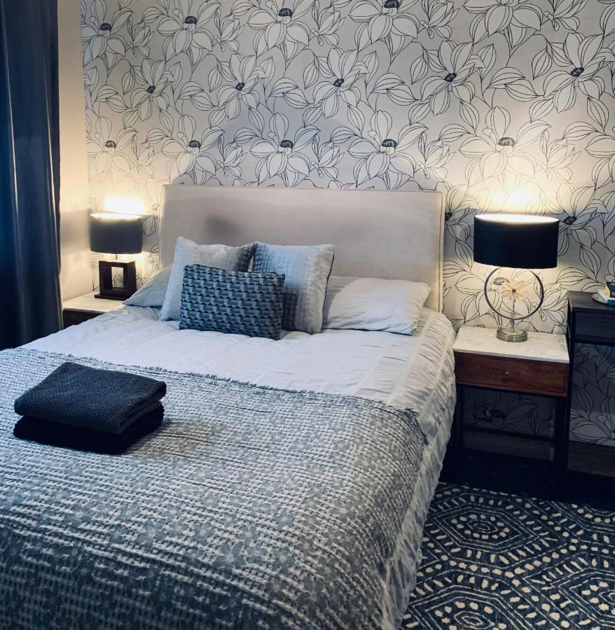 The Lake House, Woking Extérieur photo