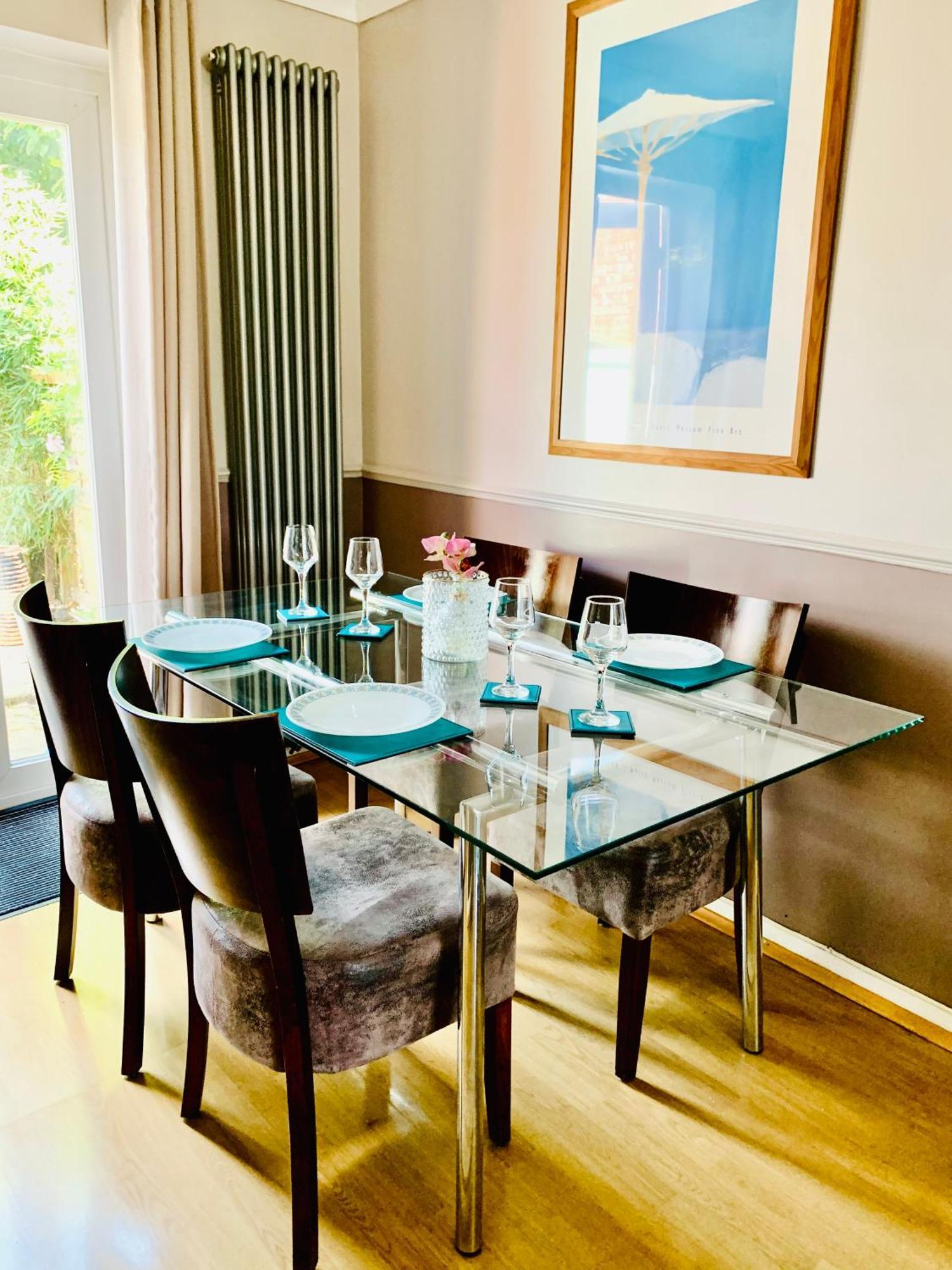 The Lake House, Woking Extérieur photo